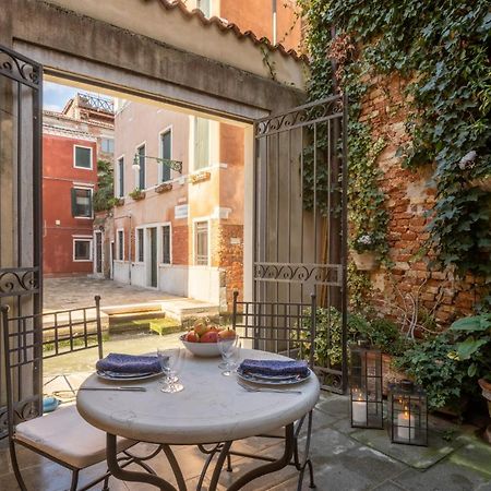 Апартаменти Garden Mansion With Private Mooring R&R Венеція Екстер'єр фото
